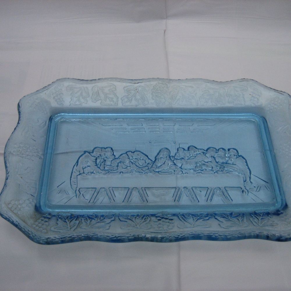 TIARA INDIANA GLASS Blue Bread or Jewelry Tray